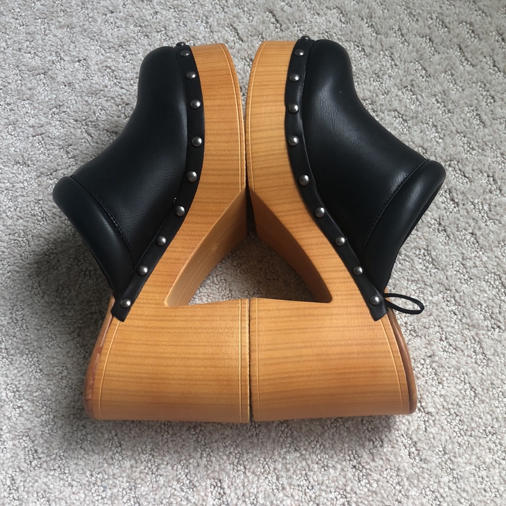 Clogs - Picture 3 of 7